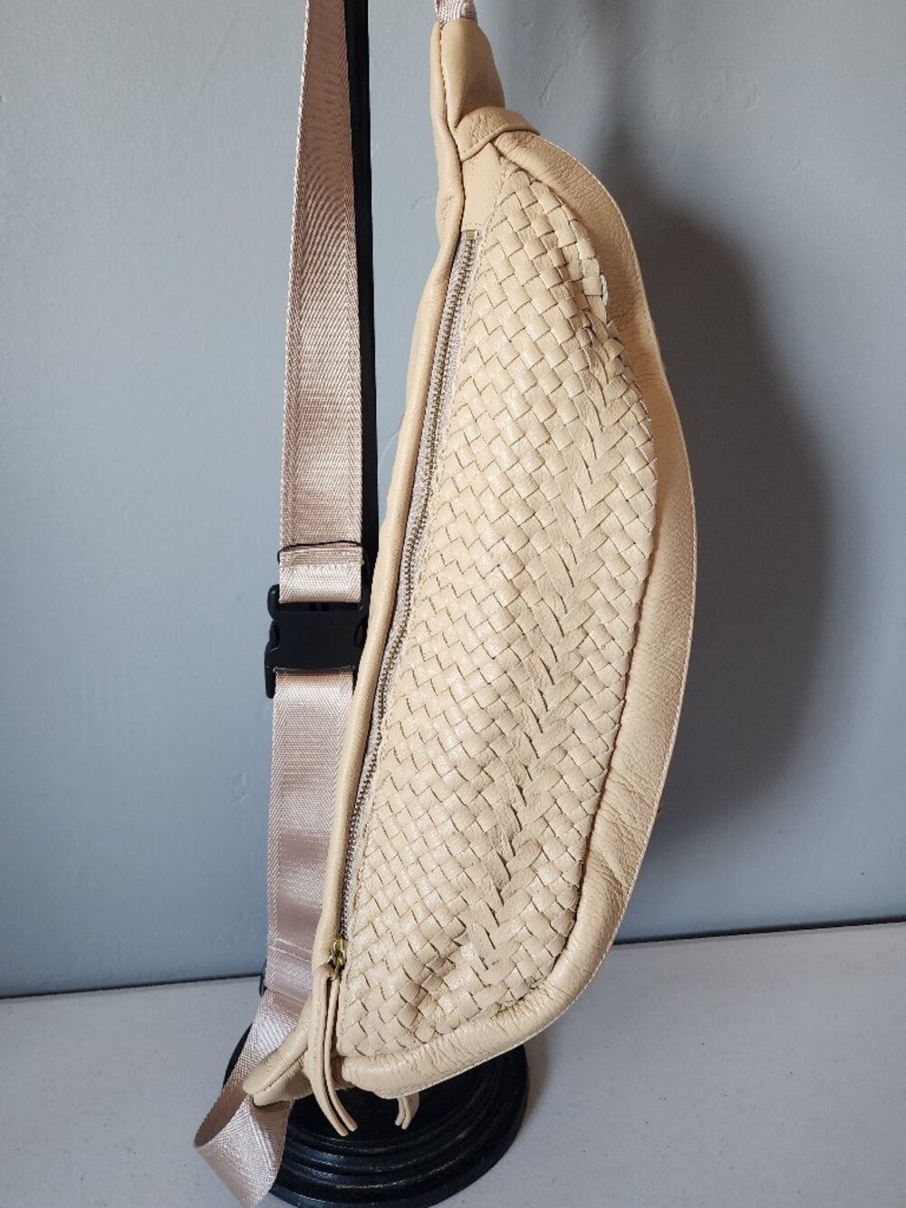 Claramonte Large Sling Bag "NEW" - Picture 11 of 16